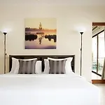 Hotel Avoca Pool Pattaya