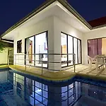 Avoca Pool Hotel