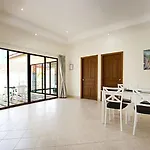 Avoca Pool Hotel 3*
