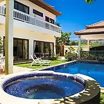 Hotel Avoca Pool