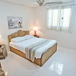 อพาร์ตโฮเทล Butterfly Garden Boutique Residences By Frasier, A Lifestyle Destination And 1 To 3 Bedroom Units, 2 Full Bathrooms, Rain Shower, Bath, Complete Kitchen, Staff 24-7,fast Fiber Optic Wifi, 55