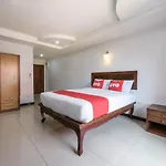 โรงแรม Oyo 438 24 2*