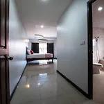 โรงแรม Oyo 438 24 2*