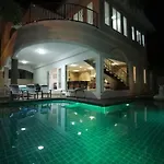 Tewaree Villa - Pattaya Holiday House Walking Street 4 Bedrooms