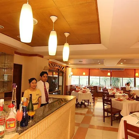 Eastiny Plaza Hotel 3*