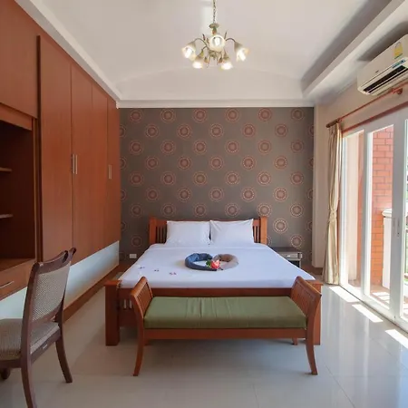 3 Bedroom Town With Private Pool * Pattaya