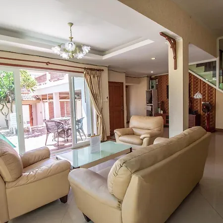 3 Bedroom Town With Private Pool Pattaya