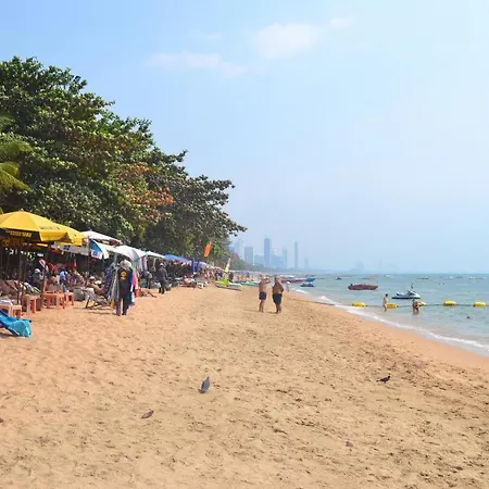 By Dee @jomtien Pattaya