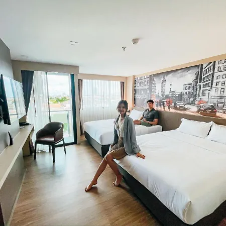 Hotel Glow 4*