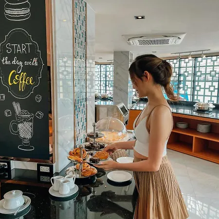 Hotel Glow 4*