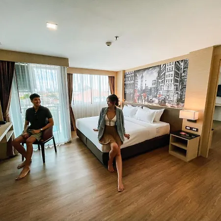 Hotel Glow 4*