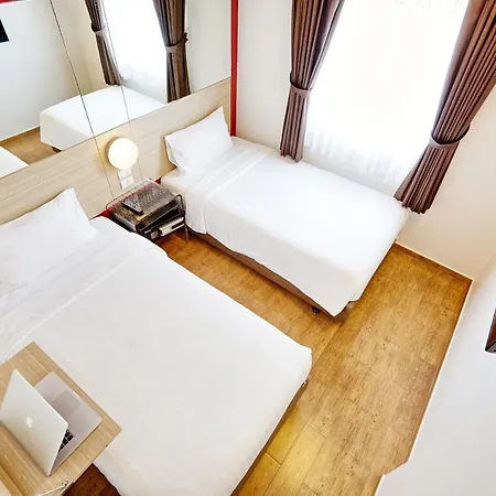 Hotel Easy Planet 3*