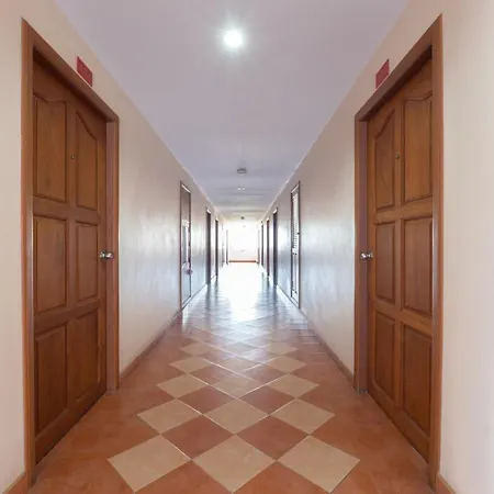 Hotel Reddoorz Navin Mansion 3 3*