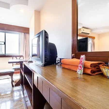 Hotel Reddoorz Navin Mansion 3 3*