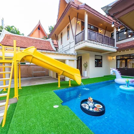 Bali Beach Pool วิลล่า