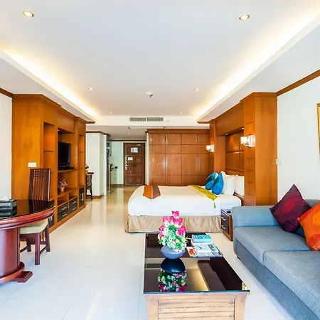 Tara Court Hotel 3*