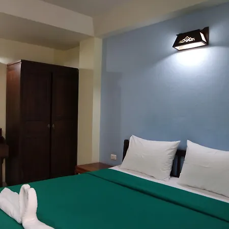Hotel Nikom Court