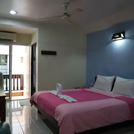 Hotel Nikom Court 2*