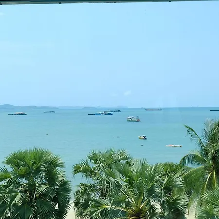 The Front Resort, 3*