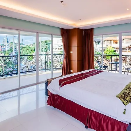 Hotel Tara Court