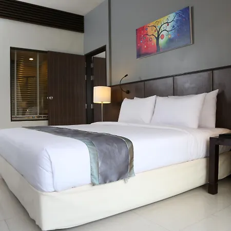 Hotel Woraburi &
