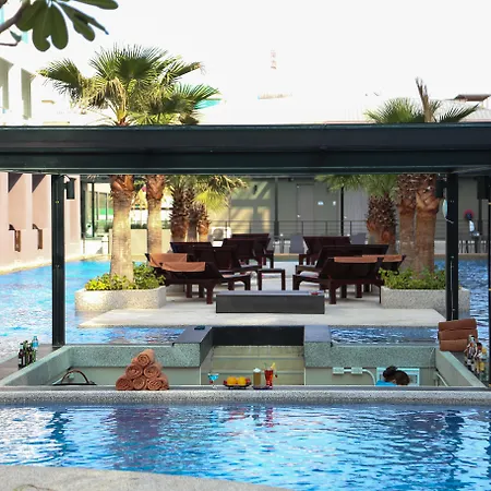 Hotel Woraburi &