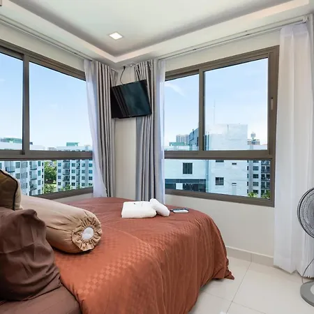 Rare Xxxl Swimming Pools - 500mbps Blazing Fast Free Wifi - Floor Pool View Balcony - Gym - Sauna - Kids Playground - Supermarkets Pattaya