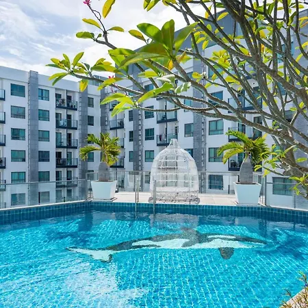 Rare Xxxl Swimming Pools - 500mbps Blazing Fast Free Wifi - Floor Pool View Balcony - Gym - Sauna - Kids Playground - Supermarkets Pattaya