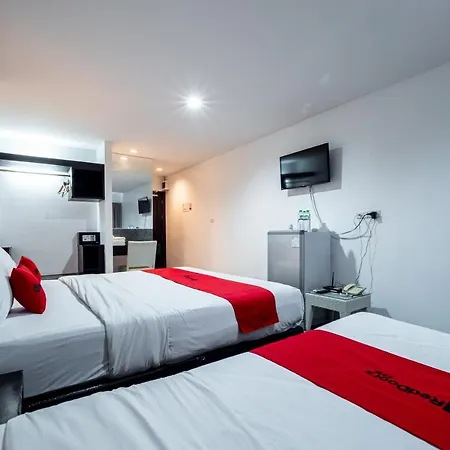Reddoorz I-talay Hotel 3*