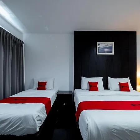 Hotel Reddoorz I-talay 3*
