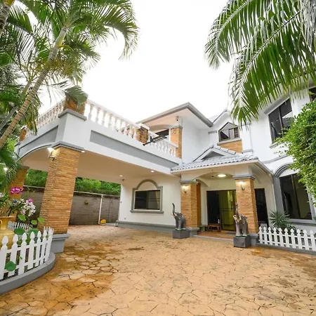 Luxury Gg Pool Villa Pattaya