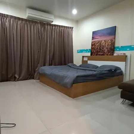 Happy Corner House *