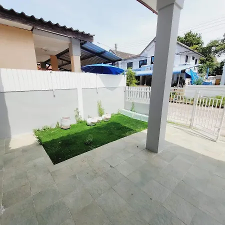 Mara's Holiday House *