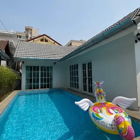 Luxury Pool Center C3- 3 Bedroom * Pattaya