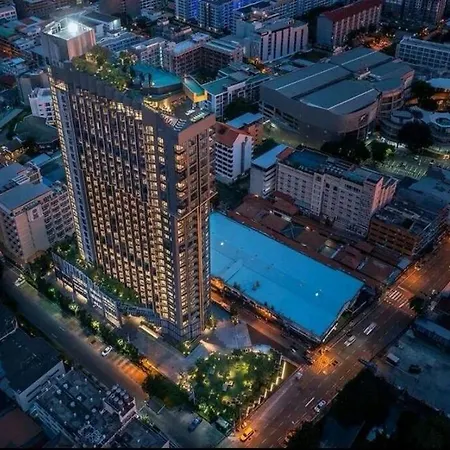 高端市中心网红公寓/无边泳池/距离沙滩100米/中文房东/免费游玩咨询 Apartment Pattaya