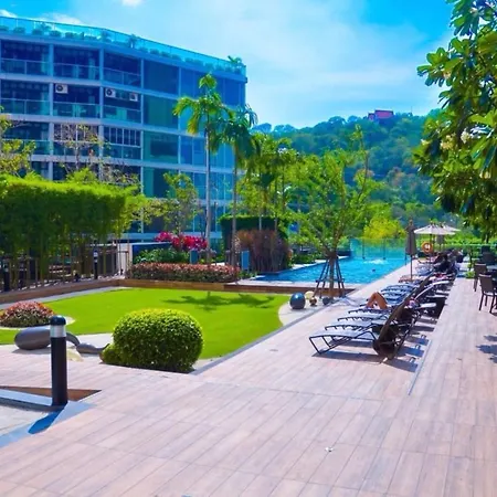 Sea View Near Walking Street Apartment *
