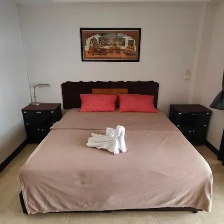 Orient House Hostel *