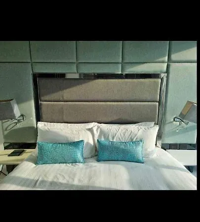 High Floor Sea View 2 Bedroom Apartment *