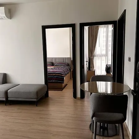 Edge Apartment *