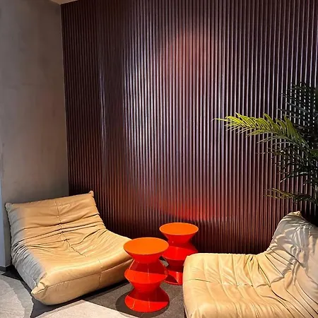 Edge Apartment *