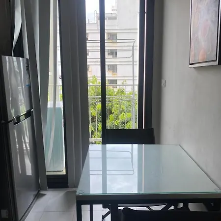 The Base 市中心海边近步行街和商场的一卧室公寓 Apartment *