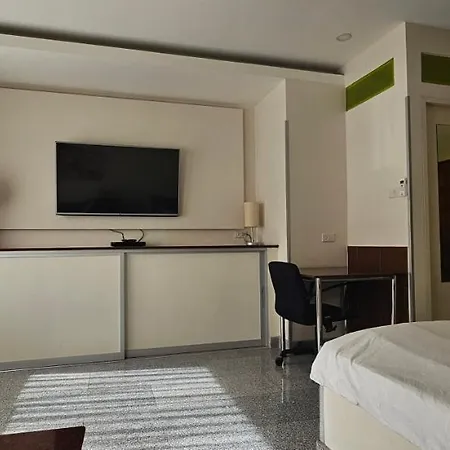 Aparthotel Oasis Rentals, Diana Estate, Pattaya