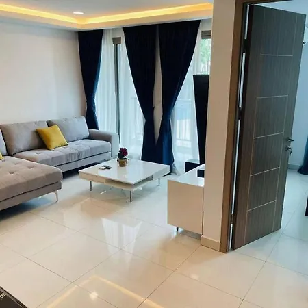 Arcadia Condo: Spacious 3-room With Entertainment & Amenities Apartment