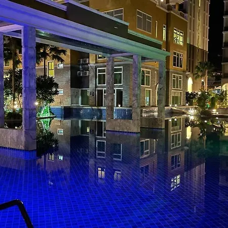 Apartment Arcadia Condo: Spacious 3-room With Entertainment & Amenities *