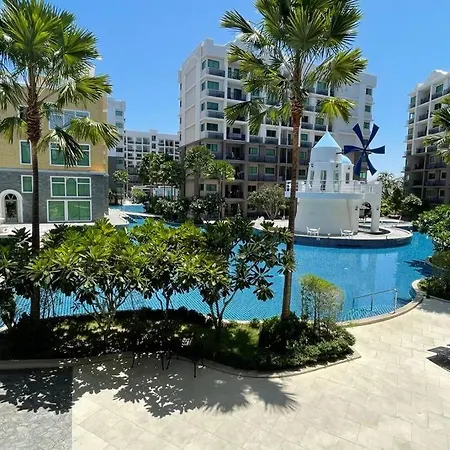 Apartment Arcadia Condo: Spacious 3-room With Entertainment & Amenities