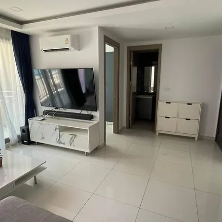 Apartment Arcadia Condo: Spacious 3-room With Entertainment & Amenities Pattaya