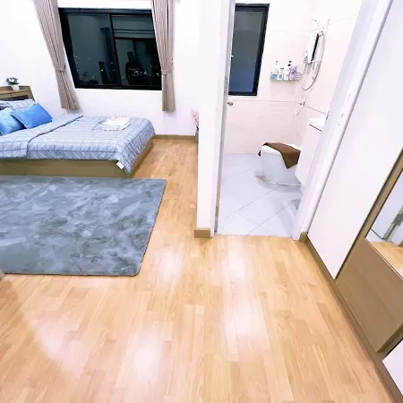 市中心4卧6卫别墅/步行街8分钟/门口711 Villa *