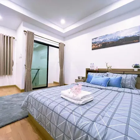 市中心4卧6卫别墅/步行街8分钟/门口711 Villa
