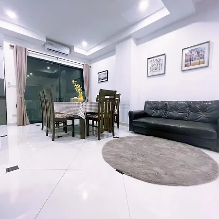 市中心4卧6卫别墅/步行街8分钟/门口711 Villa *