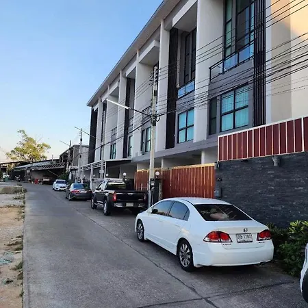 Villa 市中心4卧6卫别墅/步行街8分钟/门口711 Pattaya